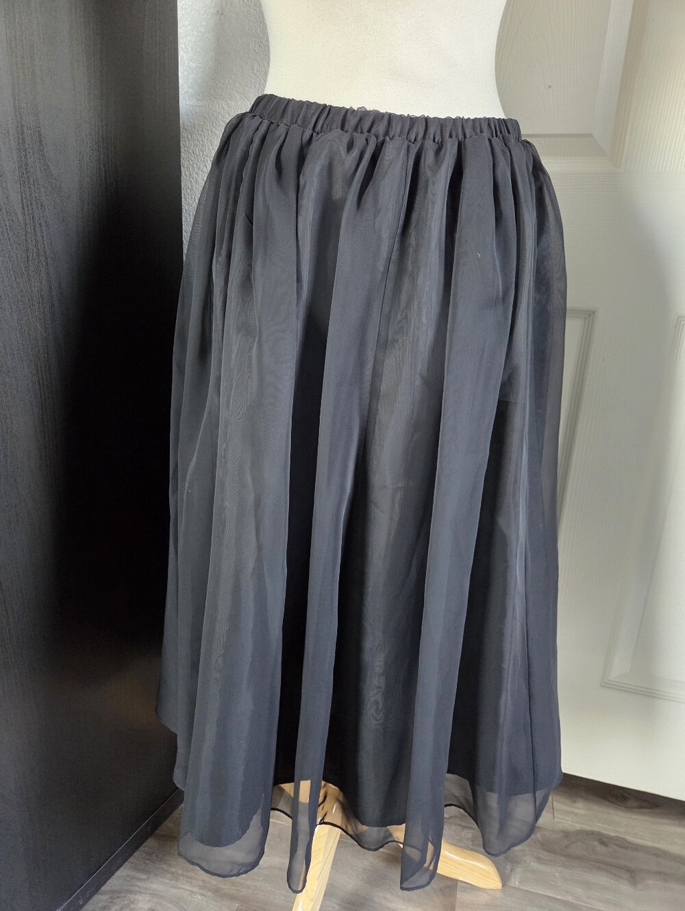 Black flowy chiffon skirt sheer overlay vintage Stretchy Waist Bedford Fair - Picture 2 of 3